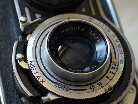 カメラ フィルムカメラ カメラ女子のための「フィルムカメラ」講座(2) おしゃれなチェコ製二眼 