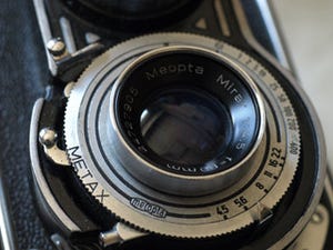 カメラ女子のための「フィルムカメラ」講座 第2回 おしゃれなチェコ製二眼レフカメラを使ってみる