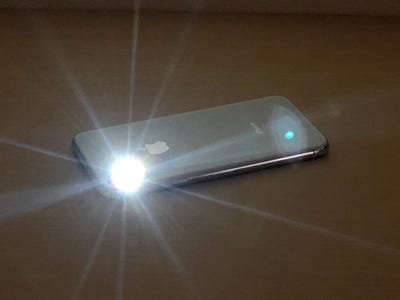 Iphone基本の き 309 明るくて意外に長持ち コントロールセンターの役立つ小技 フラッシュライト マイナビニュース