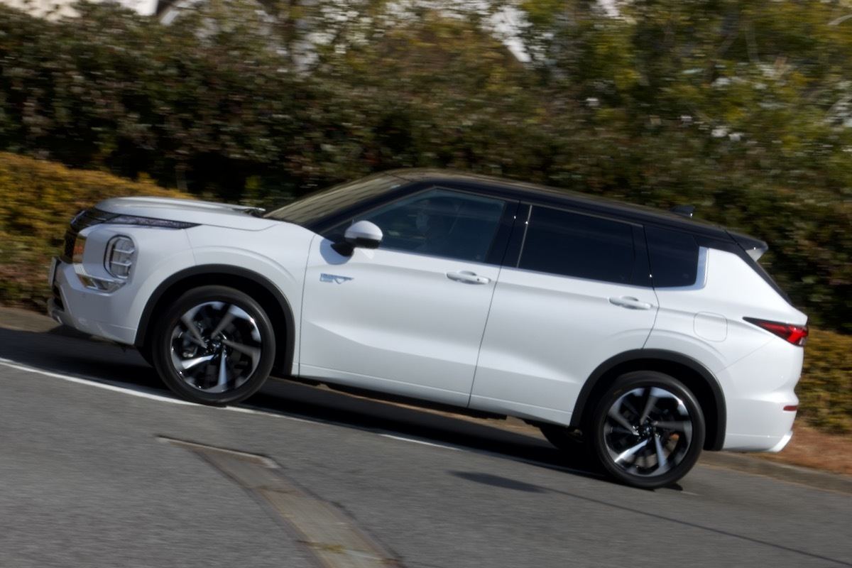 三菱自動車「アウトランダーPHEV」