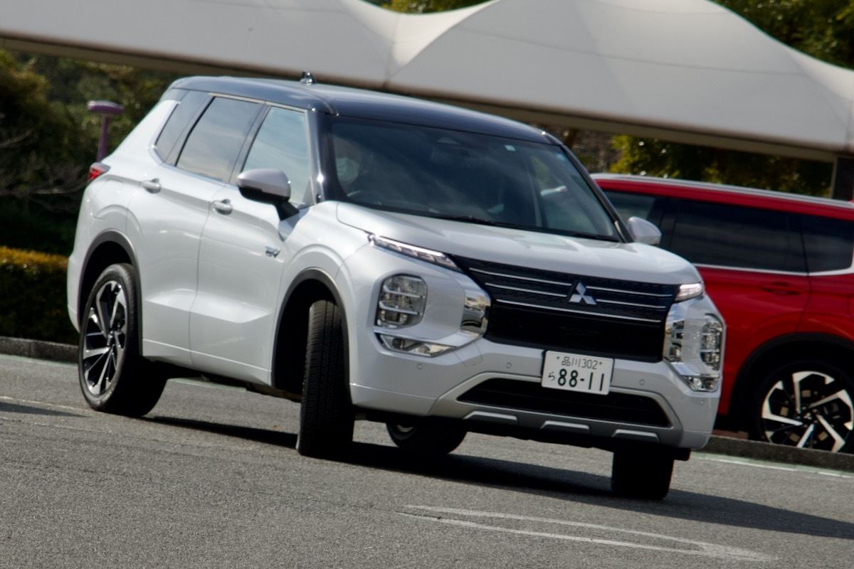 三菱自動車「アウトランダーPHEV」