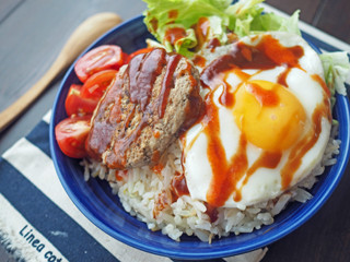 アラサーからのダイエット飯 第32回 和風テイストのカフェ飯! 豆腐ハンバーグ×もやしライスのロコモコ