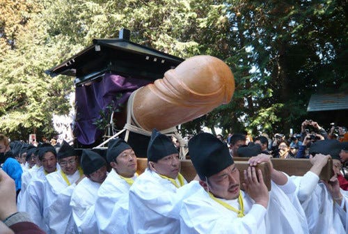 全国の祭りに行ってきました 3 厄男たちが巨大なシンボルを担ぐ珍祭 愛知県小牧市の 豊年祭 マイナビニュース