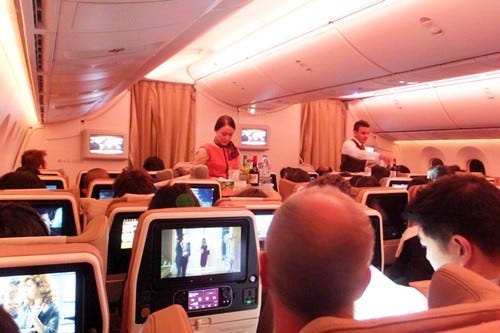 機内食図鑑 18 そこはもうアラブの世界 エティハド航空 787 9の機内でお酒も抹茶味も マイナビニュース