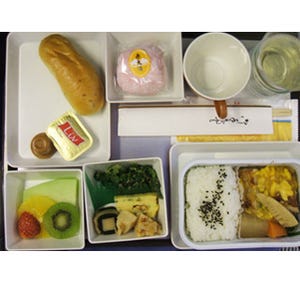 機内食図鑑 第2回 ベトナム航空、和食も本格的な機内食をアオザイ姿のCAがサーブ!