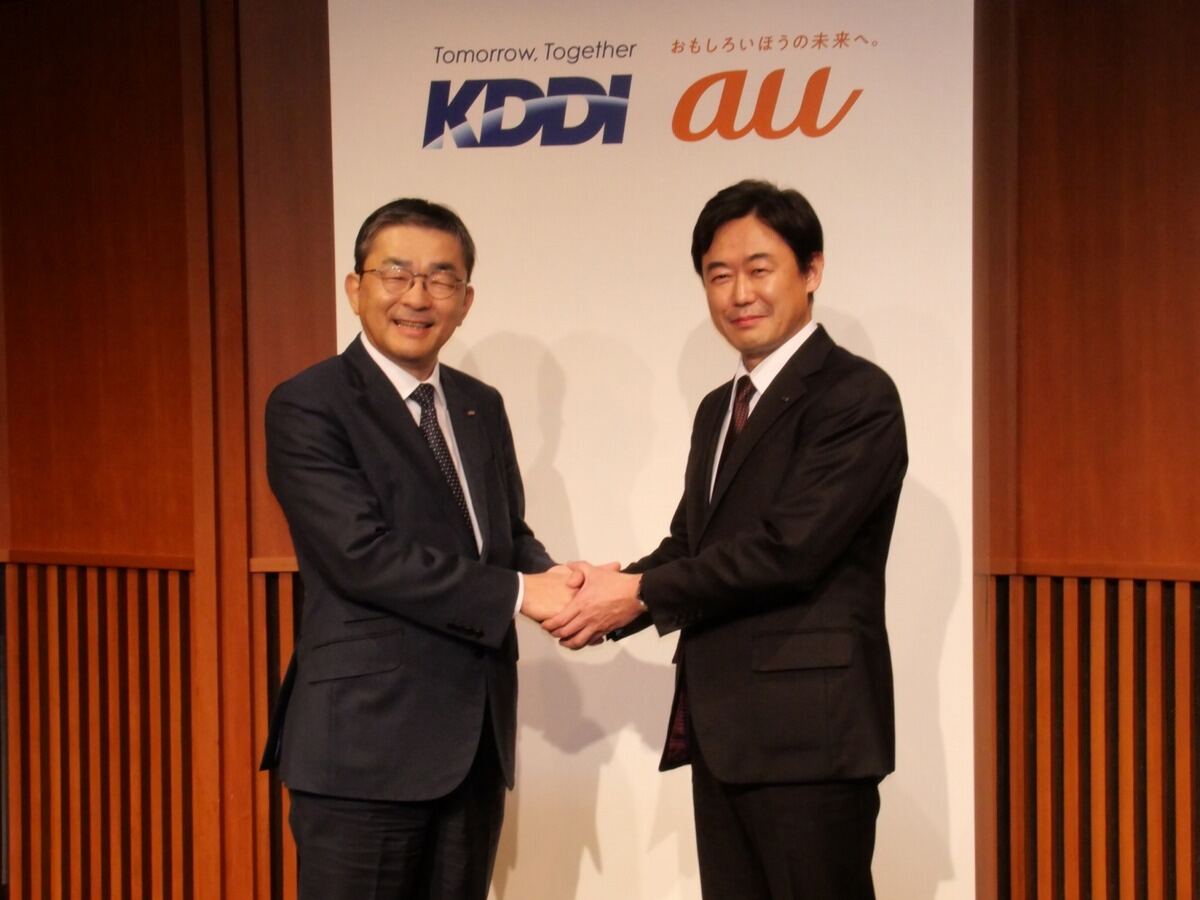 KDDIは2025年2月5日に、高橋氏(左)から松田氏(右)への社長交代を発表。およそ10歳の若返りが図られることとなる