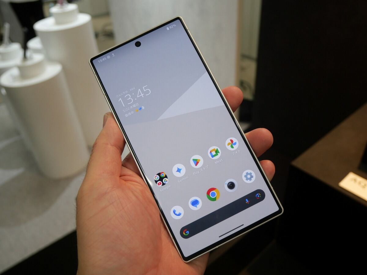 シャープがハイエンドとうたう新機種「AQUOS R10」は、チップセットにクアルコムの「Snapdragon 7+ Gen 3」を採用しており、厳密にはミドルハイクラスという位置付けだ