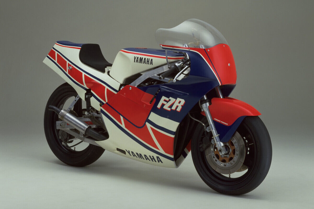 ヤマハ「FZR400」