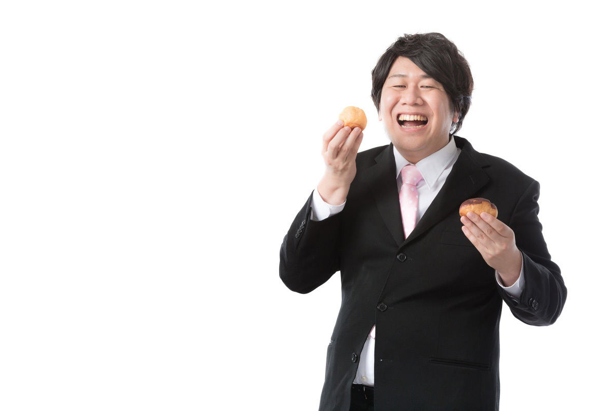 仕事中にお菓子を食べたいと思いますか?（写真：マイナビニュース）