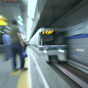 読む鉄道、観る鉄道 第18回 『交渉人 真下正義』 - 東京の地下鉄で爆弾を積んだ「クモ」走り回る!