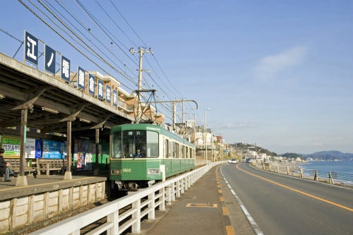 読む鉄道 観る鉄道 37 江ノ島プリズム なんと 江ノ電がタイムマシーンに マイナビニュース