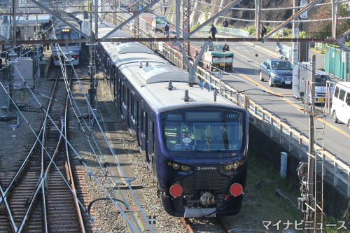 相模鉄道の新型車両12000系。相鉄・JR直通線用の車両として新造され、12月に第1編成が搬入された