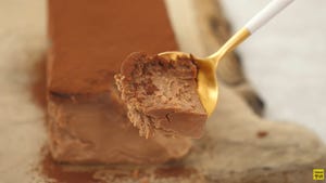 ラク速バレンタインレシピ 第7回 【まるで生チョコ】SNSで話題! 板チョコで作る濃厚チョコレートチーズケーキ