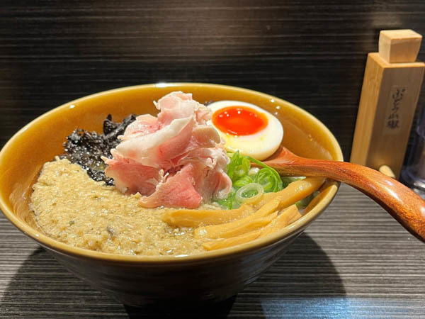 都内ラーメン巡り 第34回 予約しないと入店不可! ラーメン好きの間で話題! 五反田の牡蠣ラーメン「無冠」に感無量：マピオンニュース