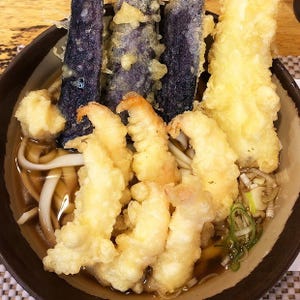 立ち食いそば散歩 第163回 水道橋「とんがらし」で、名物「天ぷらもりあわせ」を大盛で食す