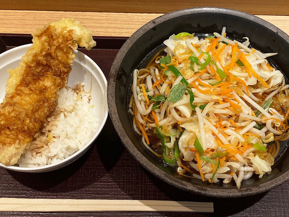 立ち食いそば散歩 190 高田馬場 いわもとq の 野菜たっぷりそば は 手の込んだハイクオリティな一杯 マイナビニュース