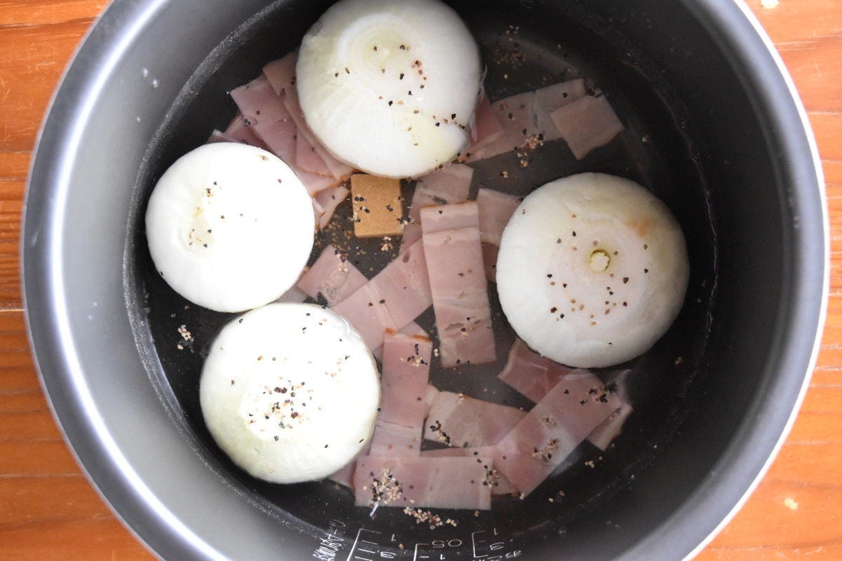 簡単! 炊飯器で作れるおいしいレシピ(49) 炊飯器で作る! 簡単「新玉ねぎの丸ごとスープ」 マイナビニュース