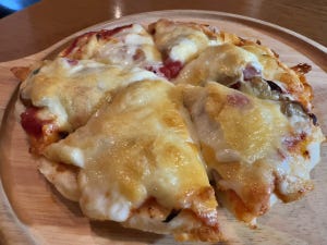 中央線「昭和グルメ」を巡る 第186回 チーズの量がものすごいピザは健在「トスカーナ」(立川)