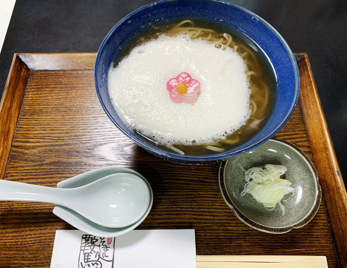 とろろそばは、シンプルだからこそ魅力的