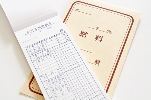 転職で年収が上がった人と下がった人の割合って?