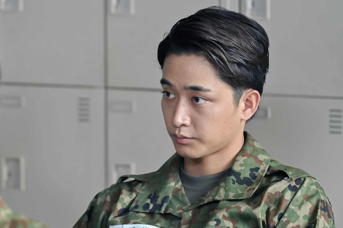 『テッパチ!』に出演する佐藤寛太　(C)フジテレビ