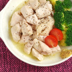 鶏むね肉の激ウマ料理 第10回 オリーブオイルと日本酒で煮る「油塩鶏」が超しっとりで激ウマ!