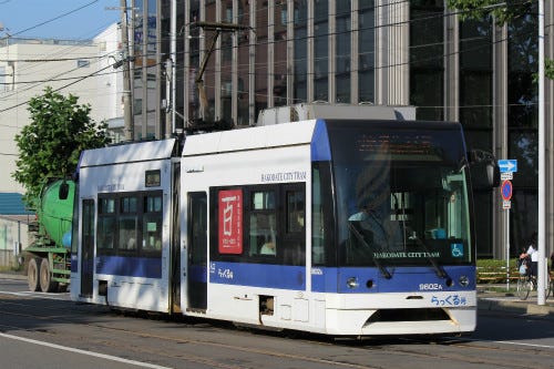 鉄道写真コレクション 266 北海道 函館市電の超低床電車9600形 らっくる号 マイナビニュース