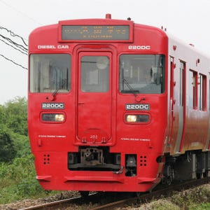 鉄道写真コレクション 第287回 JR九州キハ220形200番台、赤い奇抜なデザインの車両