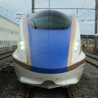 北陸新幹線の新型車両E7系デビュー記念! E7系&E2系のピンバッジセット ...