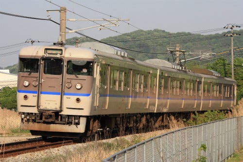 鉄道写真コレクション 59 Jr西日本の115系 岡山更新色 通称 カフェオレ色 の編成 マイナビニュース