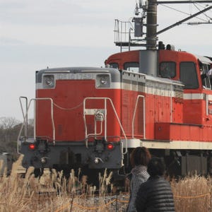 鉄道写真コレクション 第94回 JR東日本「SLおいでよ銚子号」旧型客車の後ろに連結されたDE10形