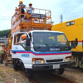 鉄道トリビア 第328回 鉄道線路を走行可能なトラックやバスがある