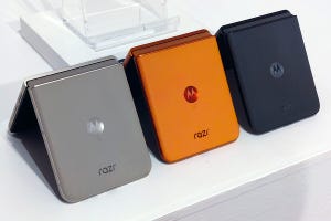 海外モバイルトピックス 第418回 縦折り型「フリップ式スマホ」、この冬も続々新製品が登場