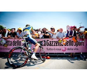世界の自転車レースから 第47回 選手はスタート前だって忙しい - ジロ・デ・イタリア2011