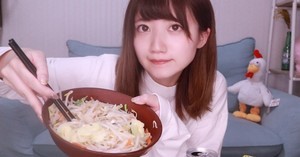 ネオ無職女子のラーメン備忘録 第5回 即席麺「豚園 背脂醤油豚ニンニク」