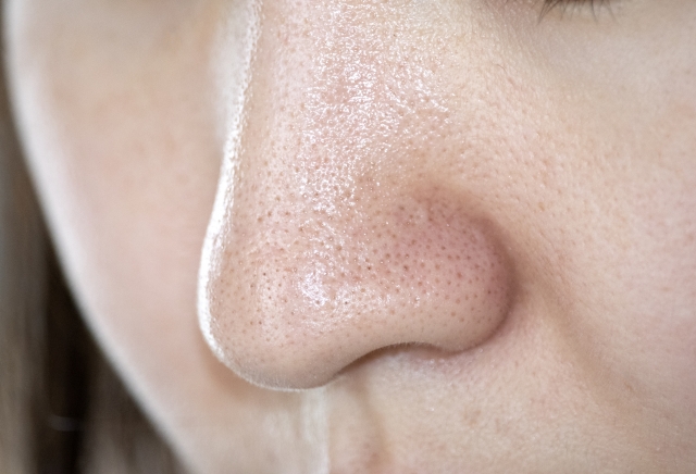 鼻 の 黒ずみ を とる 方法 簡単