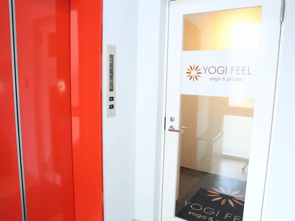 YOGI-FEEL-entrance