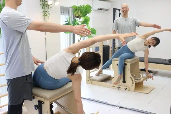 マシンピラティスのレッスンの様子