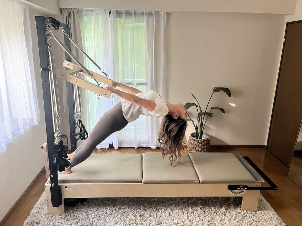 MAISON PILATESでピラティスをする女性