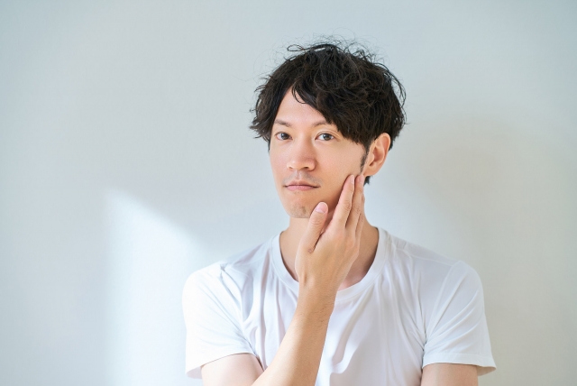毛穴が目立つ原因とは