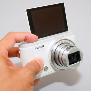 撮った写真はスマホへ自動転送! サクサク動作も快適! - カシオの遊べるコンデジ「EXILIM EX-ZR3100」