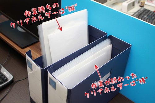 整理整頓のプロvs魔窟のデスク 資料の山に埋もれた 汚い机 をぶった切る 1 マイナビニュース