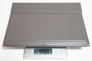 キーボードカバー単体の実測重量は470g。やや重いが、そのぶん前面と背面の両方をしっかりとガードしてくれる