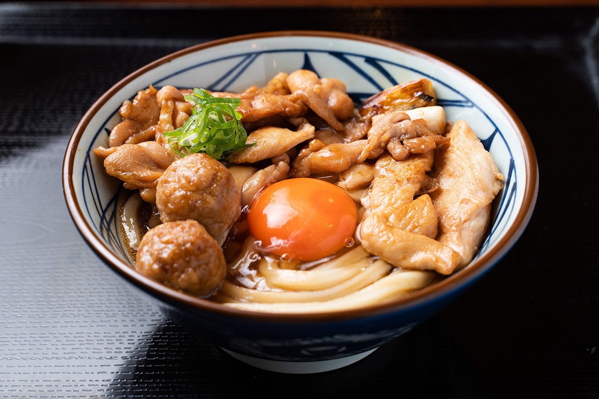 ジューシーな鶏肉をすき焼き風に仕上げる 丸亀製麺 の秋の新作へのこだわりが半端なかった件 マイナビニュース