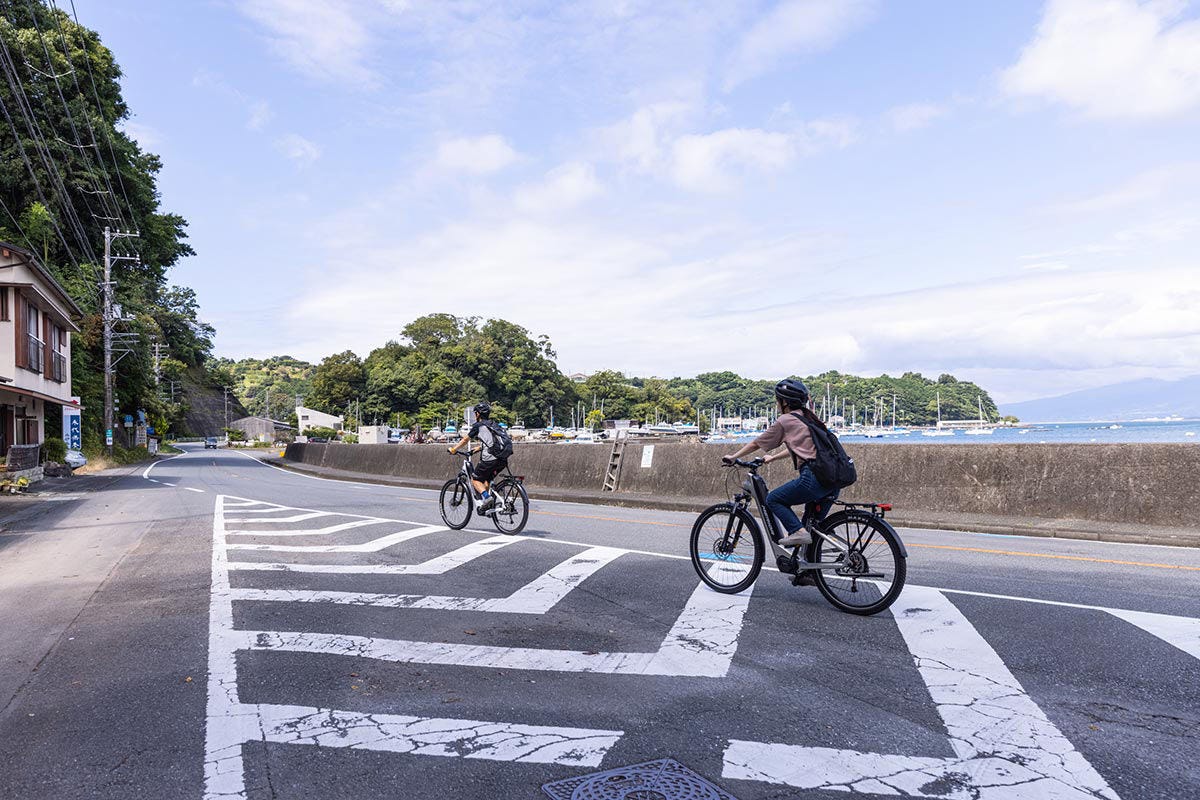 沼津の海岸線を走りながら長浜城跡に向かいます