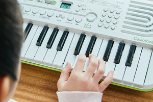 はじめての鍵盤楽器におすすめ！ 長年愛されているCASIOのミニキーボードがリニューアル