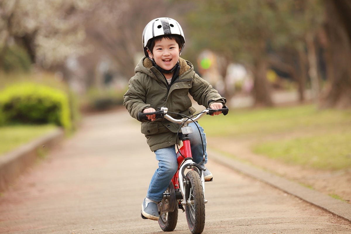 自転車に乗る子供のイメージ