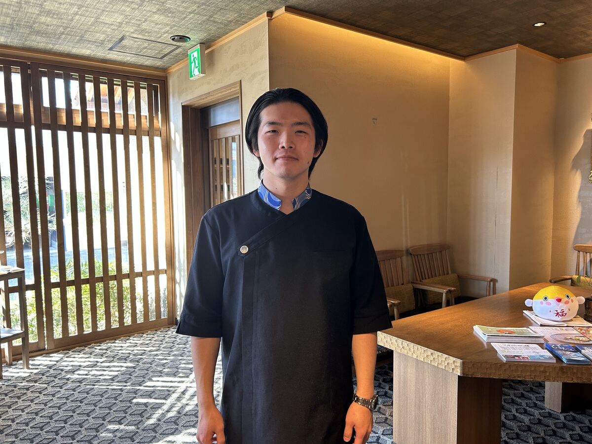 「湊小宿 海の薫とAWAJISHIMA」の制服