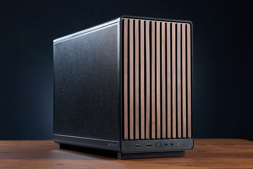 コンパクトで性能抜群! インテリアにも馴染むオシャレなケースを採用したアークのゲーミングPC「arkhive Gaming Custom GC-I7G57M AG-IA20Z89MGB7I-LA3」をレビュー 