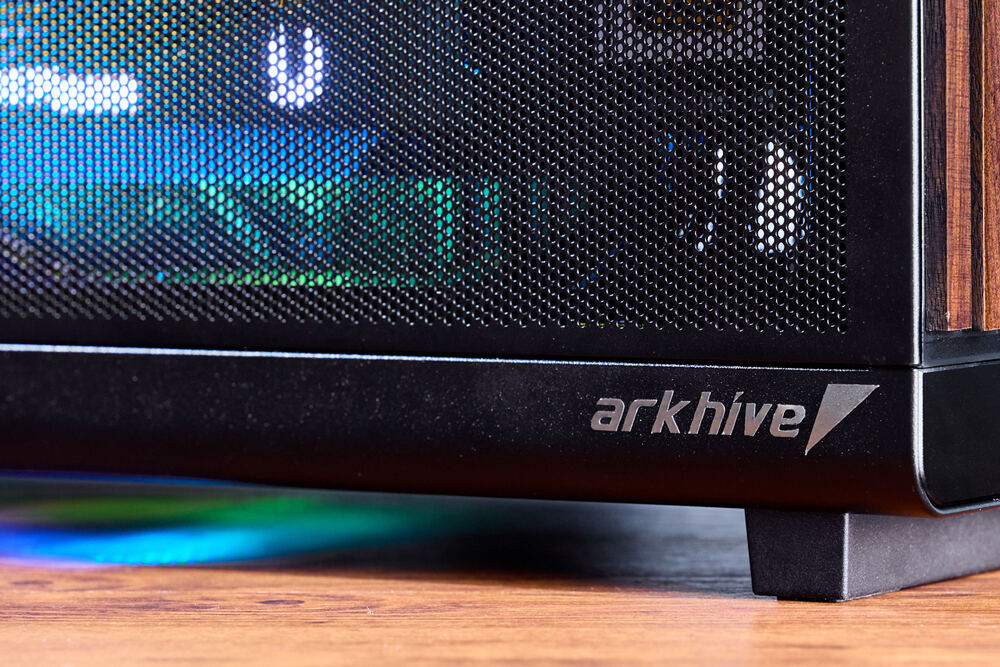 コンパクトで性能抜群! インテリアにも馴染むオシャレなケースを採用したアークのゲーミングPC「arkhive Gaming Custom GC-I7G57M AG-IA20Z89MGB7I-LA3」をレビュー 
